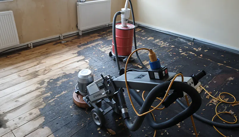Schleiffen eines alten Perkettbodens